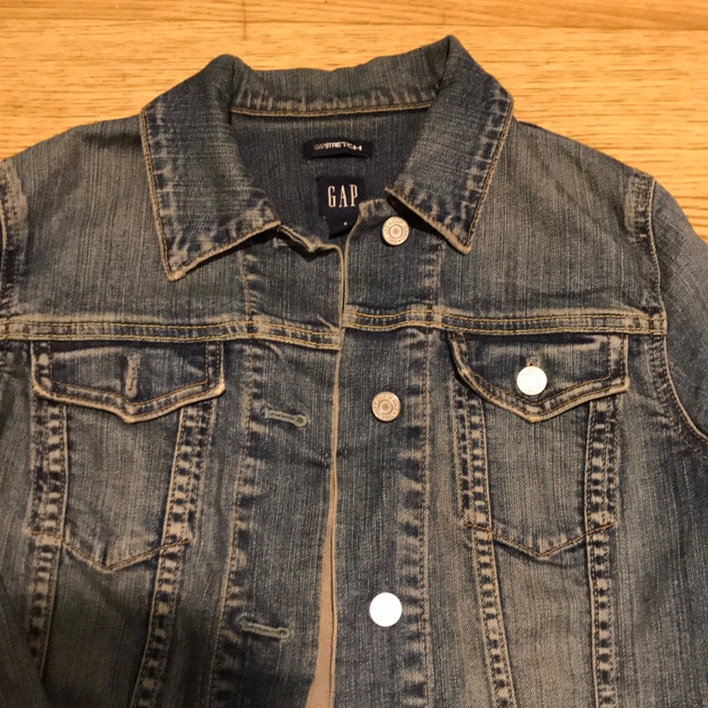 Women’s GAP Jean Jacket - Picture 2 of 2